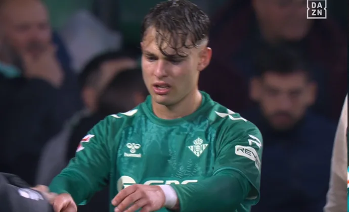 Ángel Ortiz tuvo que ser sustituido tras una dura entrada de Becker