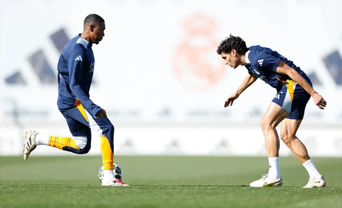 Alaba hace parte de la sesión con el grupo. Rudiger y Lucas todavía no