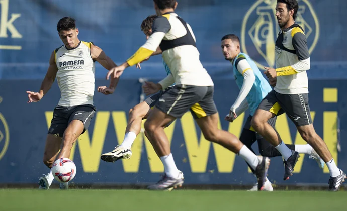 El Villarreal se encerró este lunes en la Ciutat Esportiva sin novedades sobre Gerard y Femenia