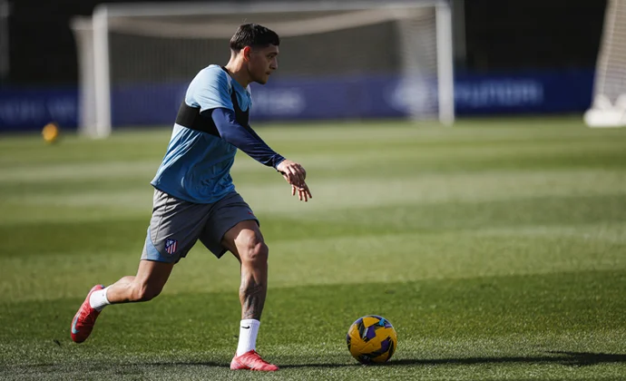 Simeone prueba once sin Galán y con Llorente de mediocentro