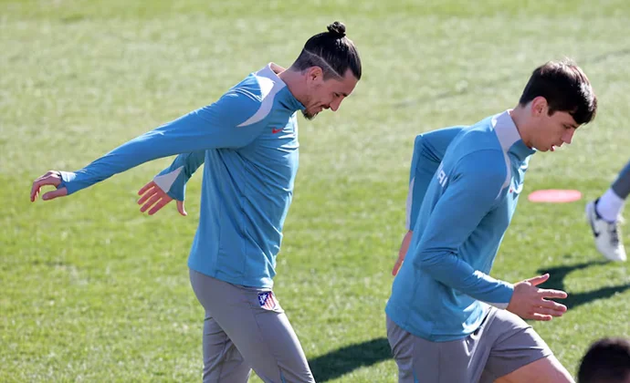 Giménez vuelve al grupo y Koke es la única baja