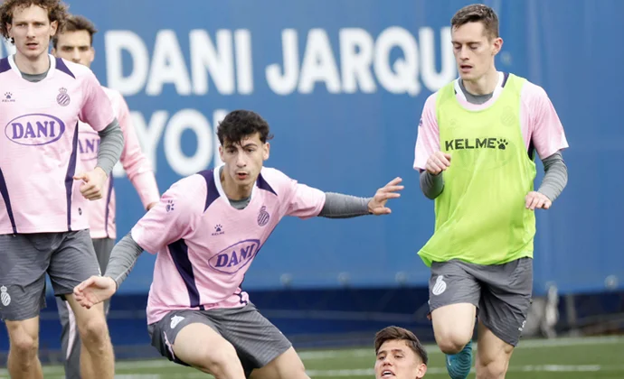 Pol Lozano entrena con normalidad en la vuelta al trabajo