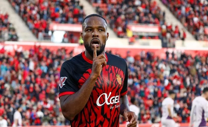 El Mallorca declara transferible a Cyle Larin para buscarle salida en verano