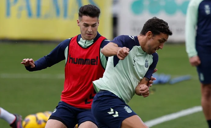 Fabio Silva sigue al margen del grupo y tiene muy complicado llegar