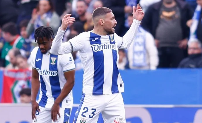 El Comité sanciona a Munir con tres partidos por agresión