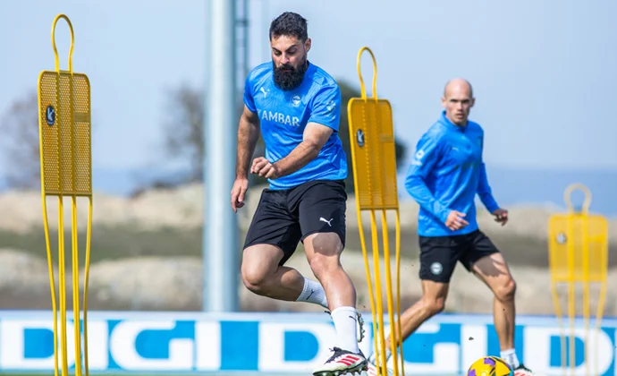 Benavídez se suma a la lista de bajas en la sesión por molestias