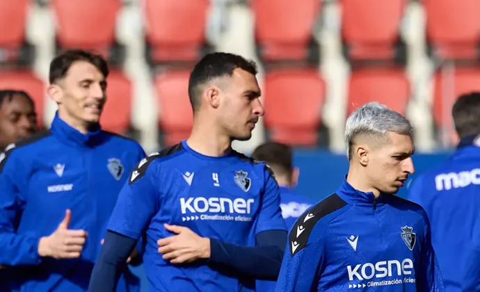 Vicente Moreno ensaya una defensa de cinco a puerta cerrada