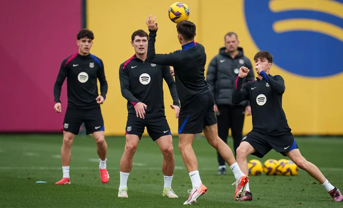 Flick ensaya once con Araujo y Fermín en la sesión del viernes