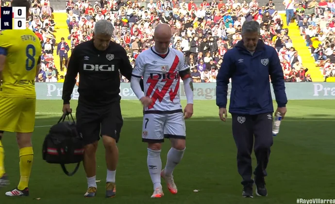 Isi Palazón se retiró lesionado del partido contra el Villarreal