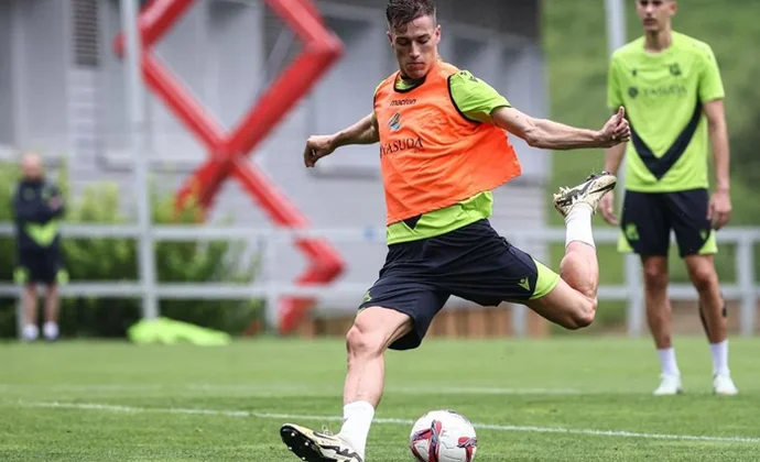 Sucic vuelve al grupo solo cinco días después de lesionarse. Odriozola, Aguerd y Zakharyan, bajas