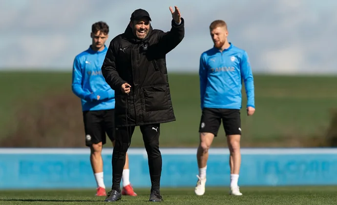 Benavídez se incorpora parcialmente y Owono ya pisa césped