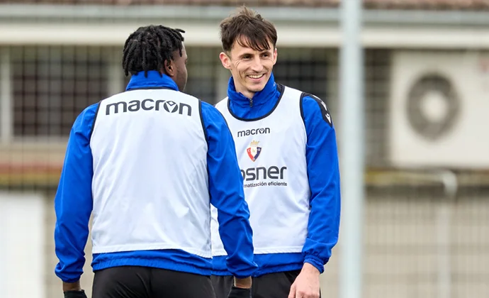 Aimar Oroz sigue al margen del grupo un día más