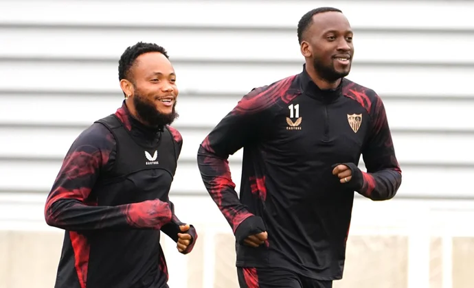 Gudelj y Peque siguen otro día al margen del grupo