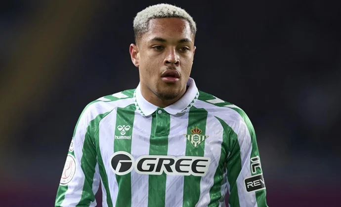 El Betis libera a Vitor Roque y el Barcelona cierra su venta al Palmeiras