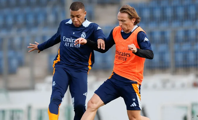 Valverde se queda en el gimnasio, mientras Mbappé entrena con normalidad
