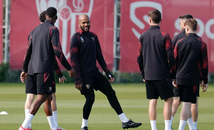 Peque vuelve al grupo y siguen al margen los cuatro lesionados