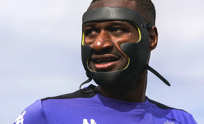 Sylla se prueba con máscara y está listo para jugar