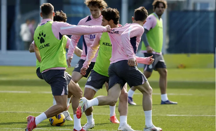 Pere Milla vuelve al grupo y Manolo solo tiene tres bajas