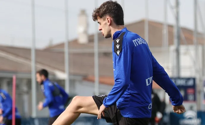 Aimar Oroz completa toda la sesión del viernes con el grupo