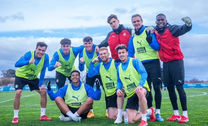 Owono vuelve a entrenar con el grupo en la sesión del viernes