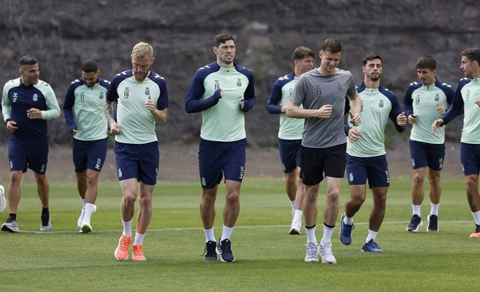 Las Palmas retoma los entrenamientos pendiente de las pruebas a Mika Mármol