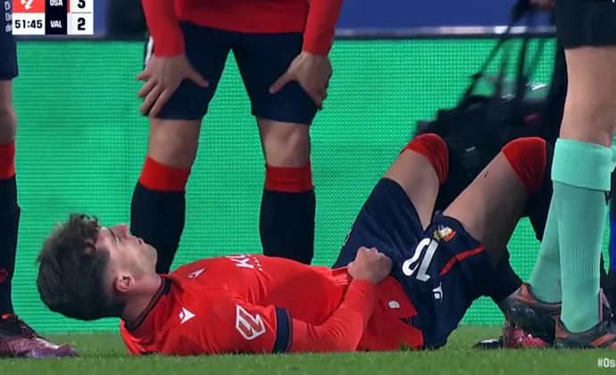 Aimar Oroz pide el cambio acalambrado