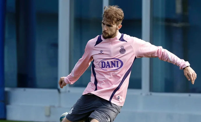 Pablo Ramón aumenta la intensidad sobre el césped, pero sigue al margen