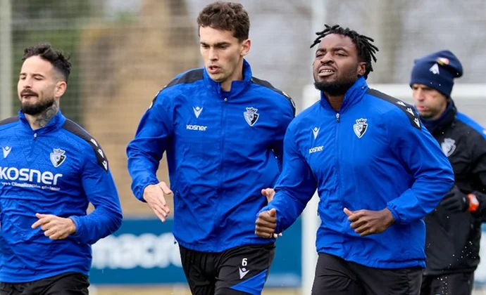 Vuelta al trabajo sin Aimar Oroz, cuyas pruebas han confirmado una rotura, pero con Areso