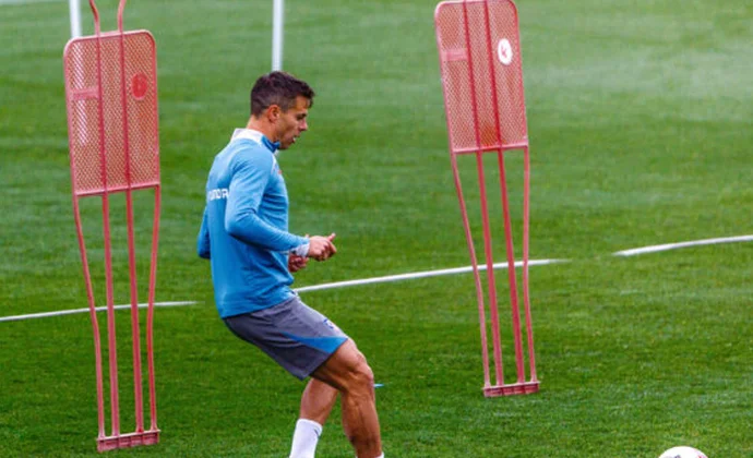 Azpilicueta vuelve al grupo y Simeone divide al equipo en dos