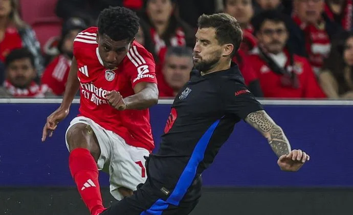 Íñigo Martínez acabó con molestias por un pisotón