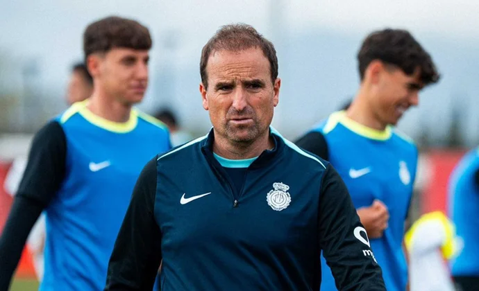 Dani Rodríguez trabaja al margen en el entrenamiento del jueves