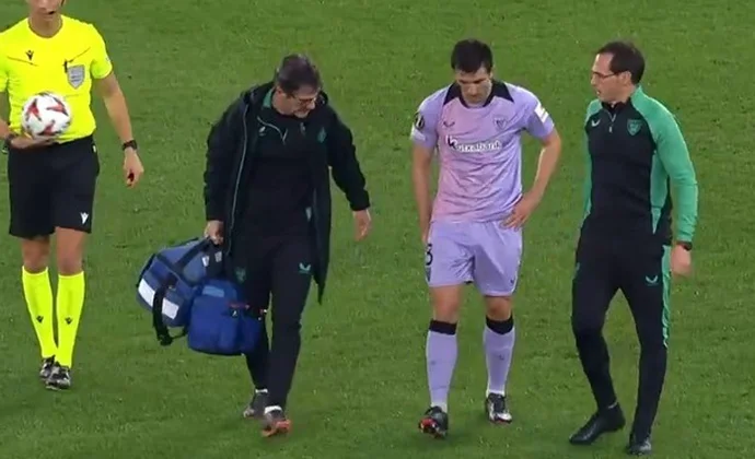 Vivian se retira con molestias del partido en Roma