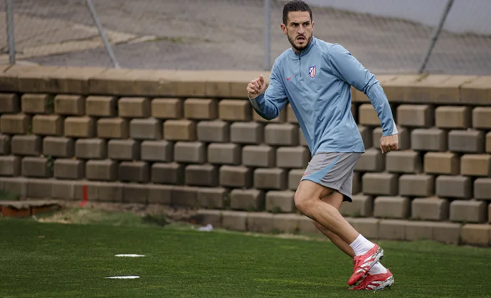 Azpilicueta repite con el grupo y Koke ya toca balón