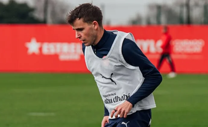 Míchel sigue pendiente de Oriol Romeu y Abel Ruiz y sube a Artero