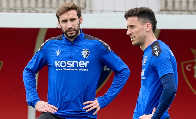 Aimar Oroz y Aitor Fernández, únicas bajas en la sesión previa al viaje a Barcelona