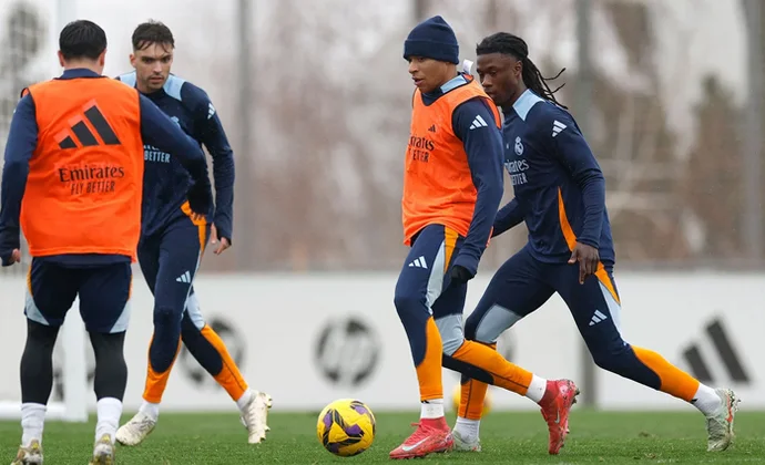 Fede Valverde solo hace una parte de la sesión a dos días del partido