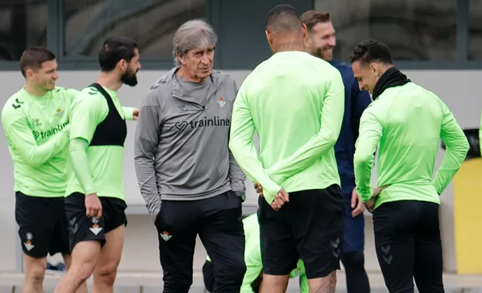 Cardoso y Bakambu se ejercitan con total normalidad