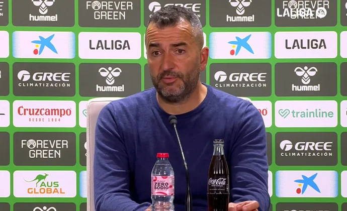 Diego Martínez cree que la actitud del equipo fue buena y habla del arbitraje y la expulsión de Essugo