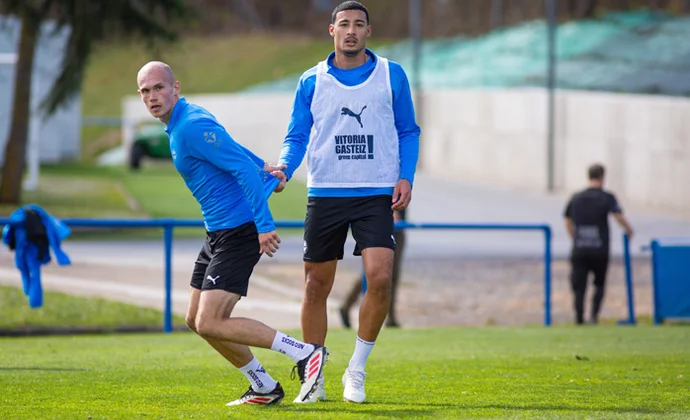 Owono completa otra sesión bajo palos. Benavídez y Hugo Novoa se incorporan parcialmente