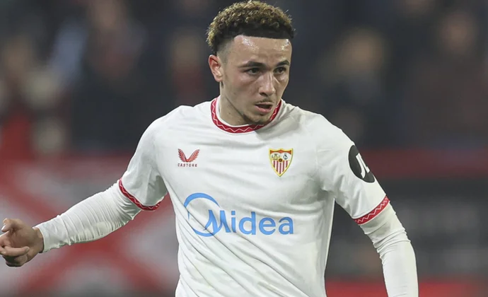 El Sevilla espera a Vargas con el grupo esta misma semana