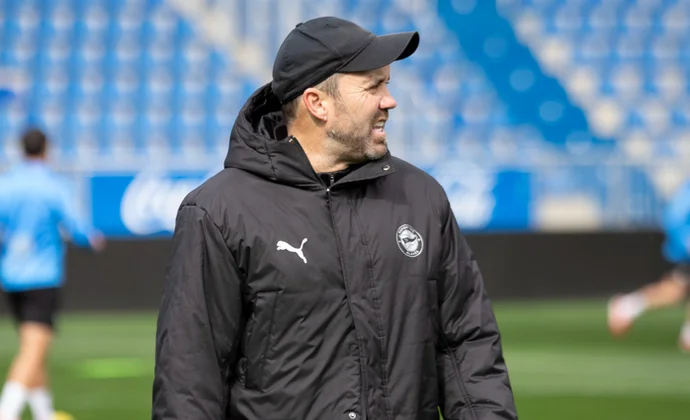 El Alavés avanza en su semana de trabajo pendiente del alta de Owono y Benavídez