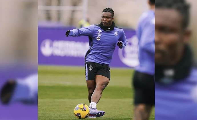 Aidoo y Ferreira empiezan la sesión del martes con el grupo, pero no la terminan por precaución