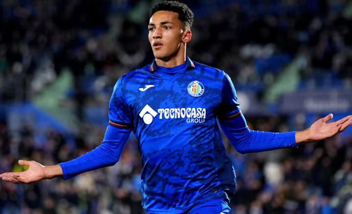 Los motivos que provocaron la titularidad de Álvaro y la suplencia de Mayoral contra el Atlético