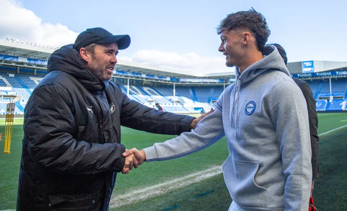 La titularidad de Pau Cabanes, algo más que una simple 'motivación del ex'