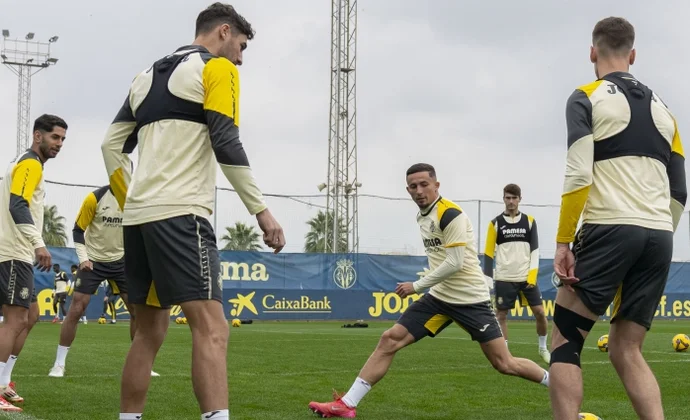 El Villarreal sigue ejercitándose un día más sin Kiko Femenia ni Gerard Moreno