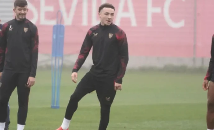 Akor Adams y Rubén Vargas se incorporan al grupo este viernes. Kike Salas, al margen por molestias