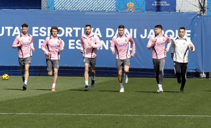 Expósito y Pablo Ramón empiezan la semana con el grupo. Tejero al margen