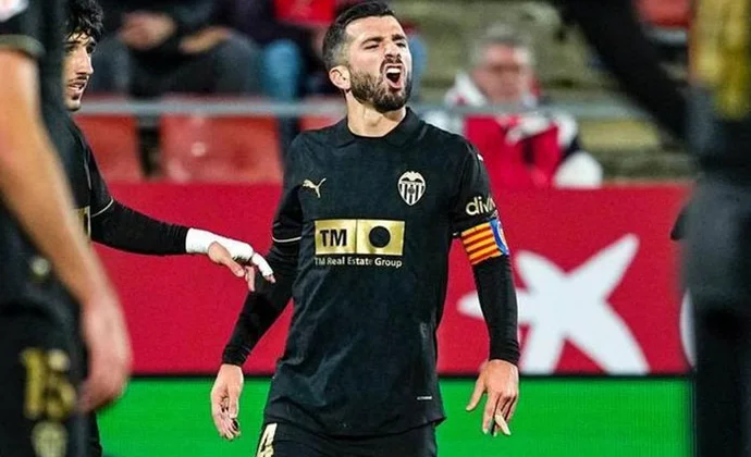 Gayà sufre una luxación en el dedo de la mano que no le impedirá competir