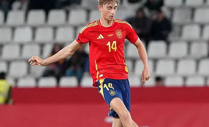 Aleix García y Dean Huijsen sustituyen a Casadó e Íñigo Martínez en la lista de España