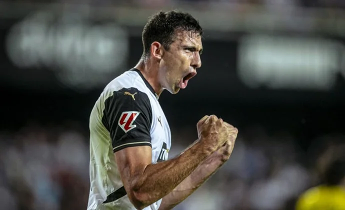 Santi Denia llama a César Tàrrega para cubrir la promoción de Huijsen